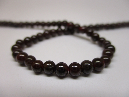 Garnet 4mm +/-70pcs