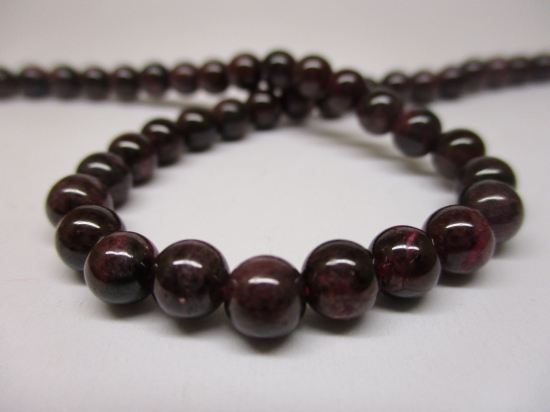 Garnet 5mm +/-69pcs