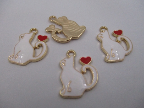 Charm Cat Heart 4pcs White