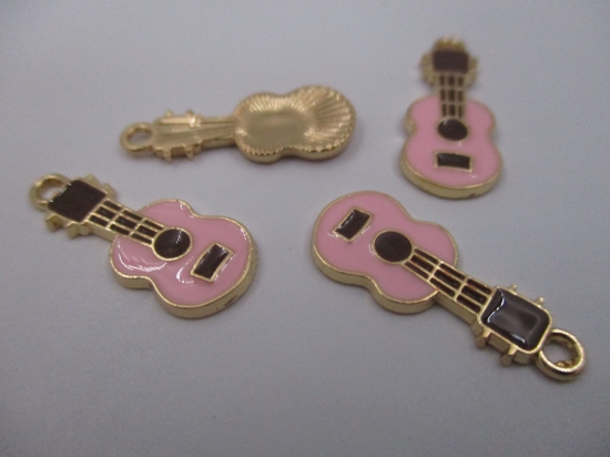 Charm Guitar 4pcs Pink