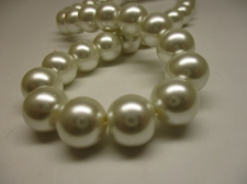 GLASS PEARLS 12MM CREAM