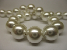 Shell Pearl 10mm +/-38pcs